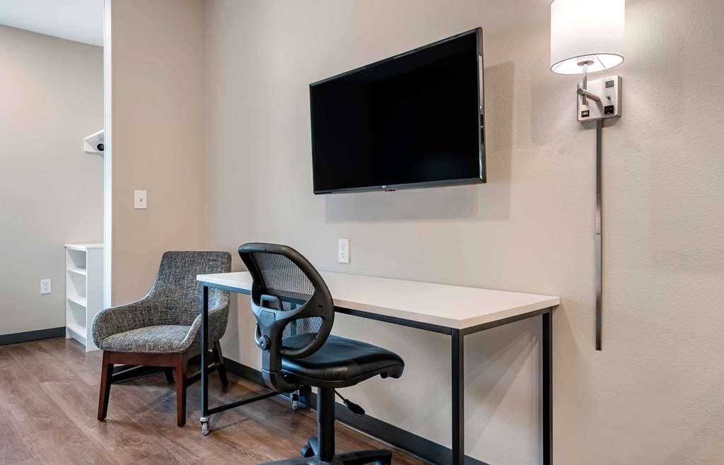 Extended Stay America Premier Suites - Tampa - Fairgrounds - Casino Mango Room photo