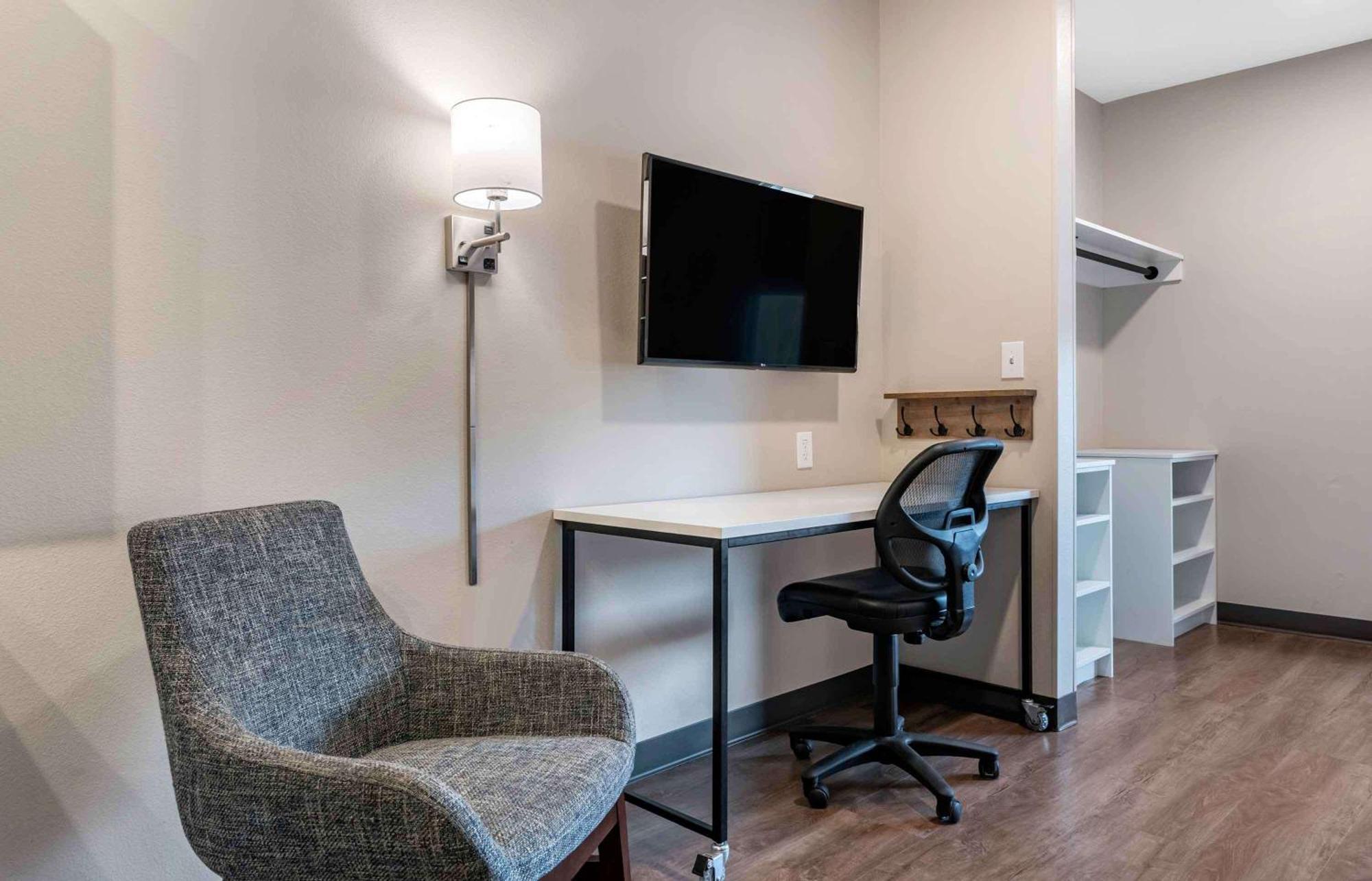 Extended Stay America Premier Suites - Tampa - Fairgrounds - Casino Mango Exterior photo